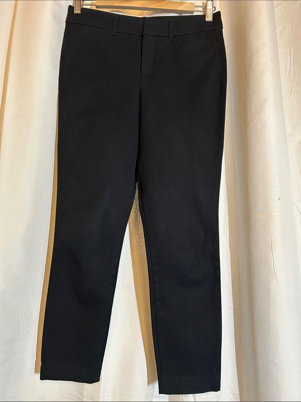Old Navy High-Rise Pixie Pants. Black